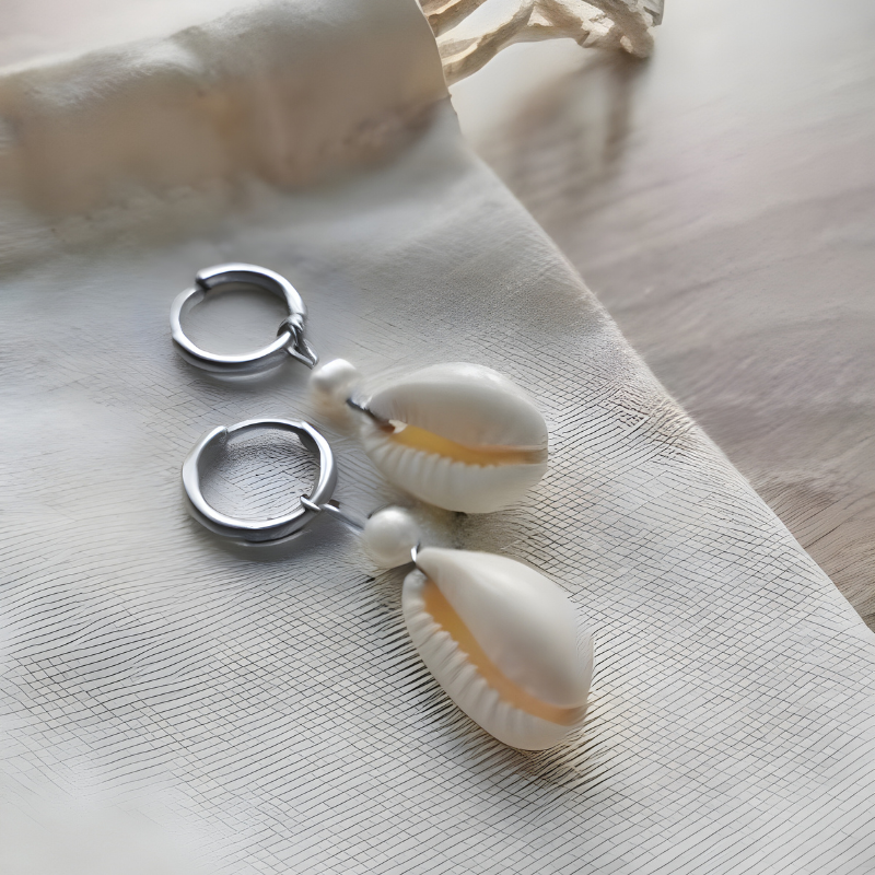 Boucles d'Oreilles en Hoops avec Coquillage et Perle d'Eau Douce