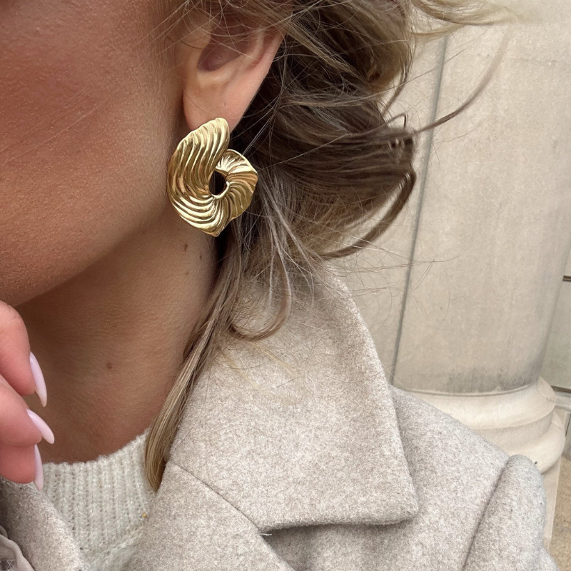 Boucles d'oreilles créoles swirl plaqué or
