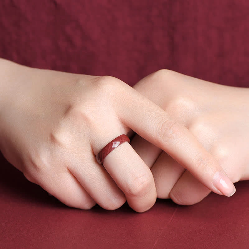 Bague cinabre rouge gravée nuages – Léo