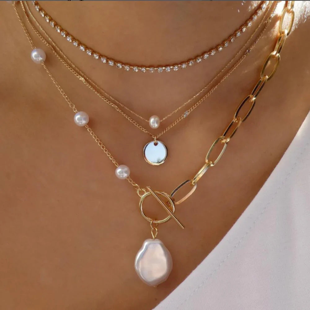 Collier multi-chaînes or perle baroque cristaux – Lila