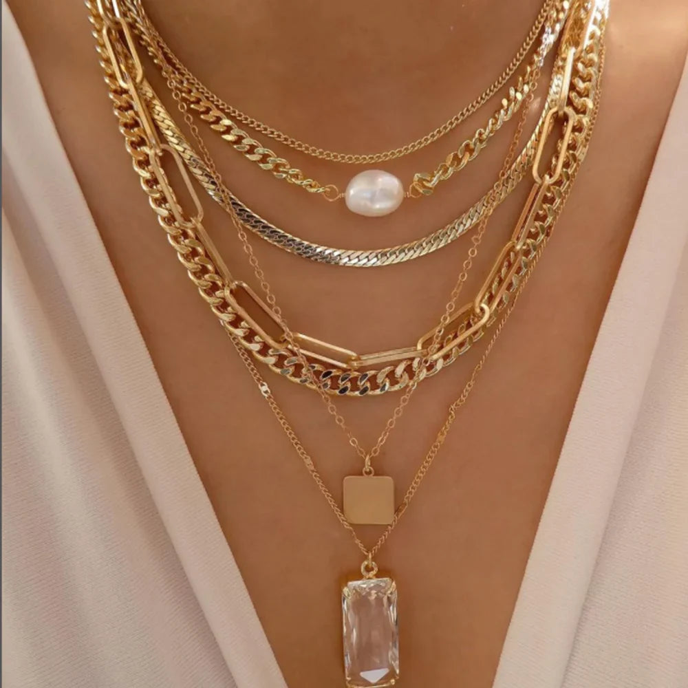 Collier multi-chaînes or perle baroque cristaux – Lila