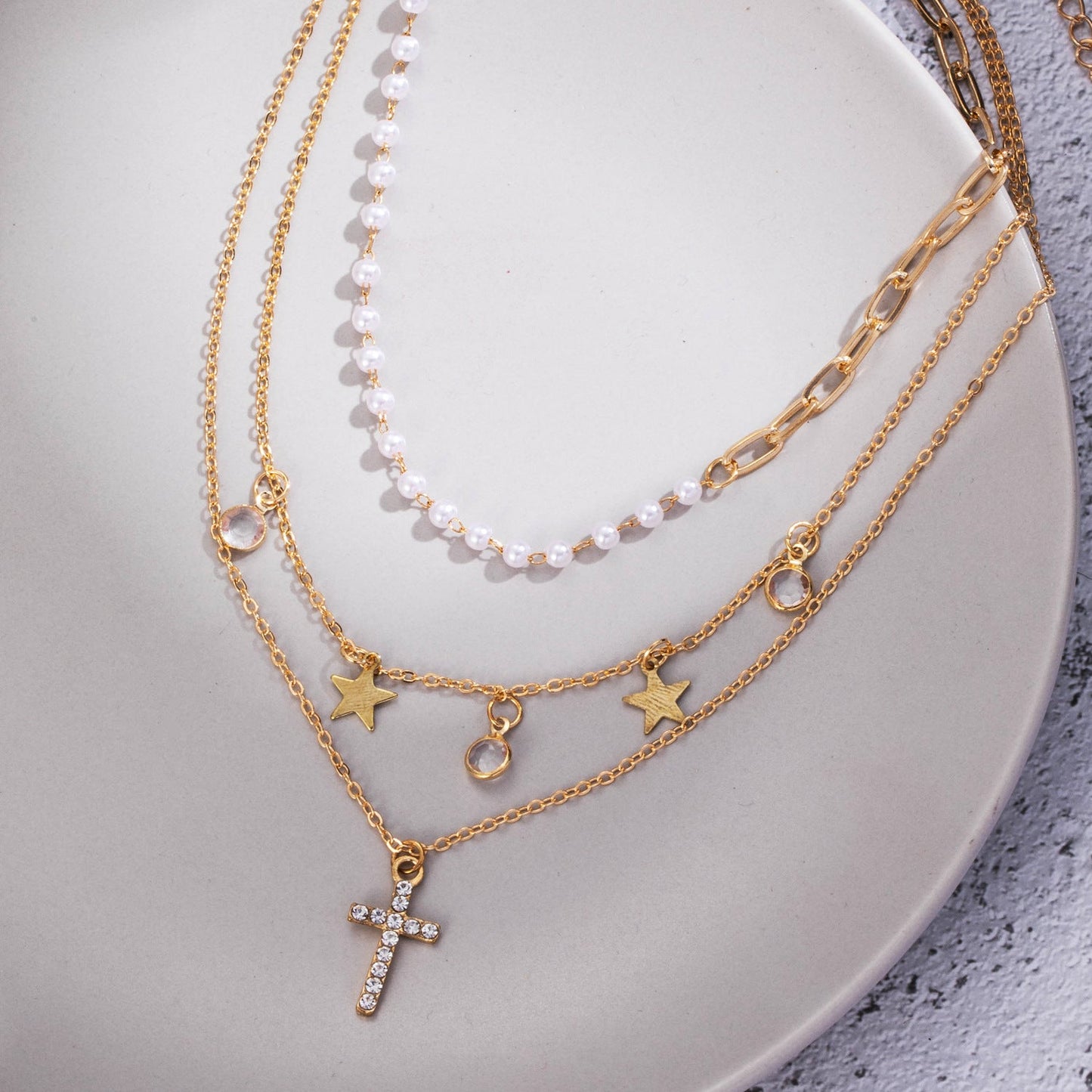 Colliers chaînes dorées pendentifs perles étoiles zircon – Léo