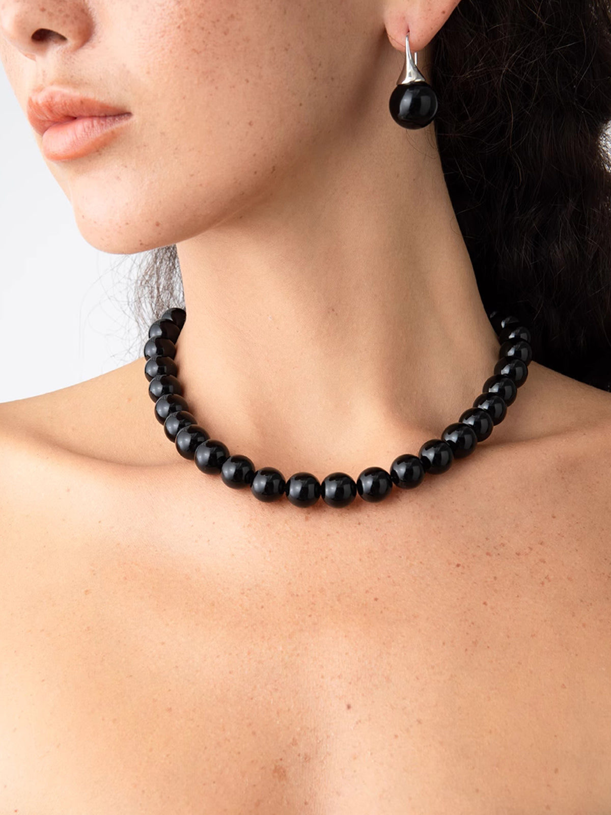 Collier perles noires plaqué or – Lise