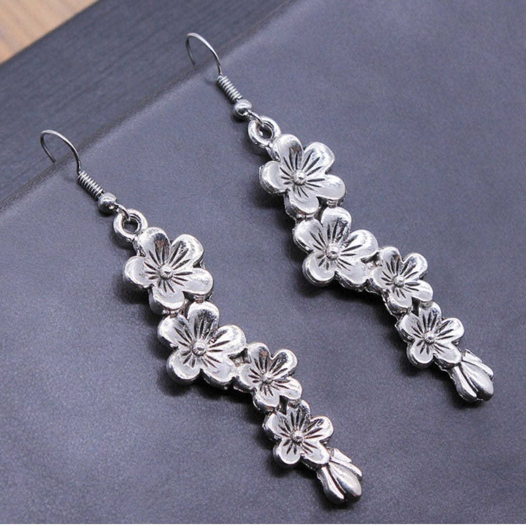 Boucles d’oreilles pendantes argent motifs floraux – Lila