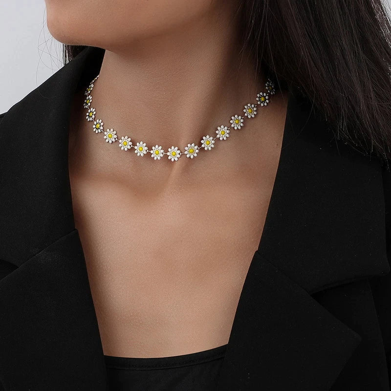 Collier ras du cou marguerites blanches plaqué or – Lise