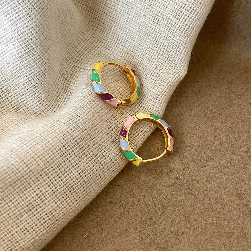 Boucles d'Oreilles en Hoops avec Cercle Coloré et Émail Glacé