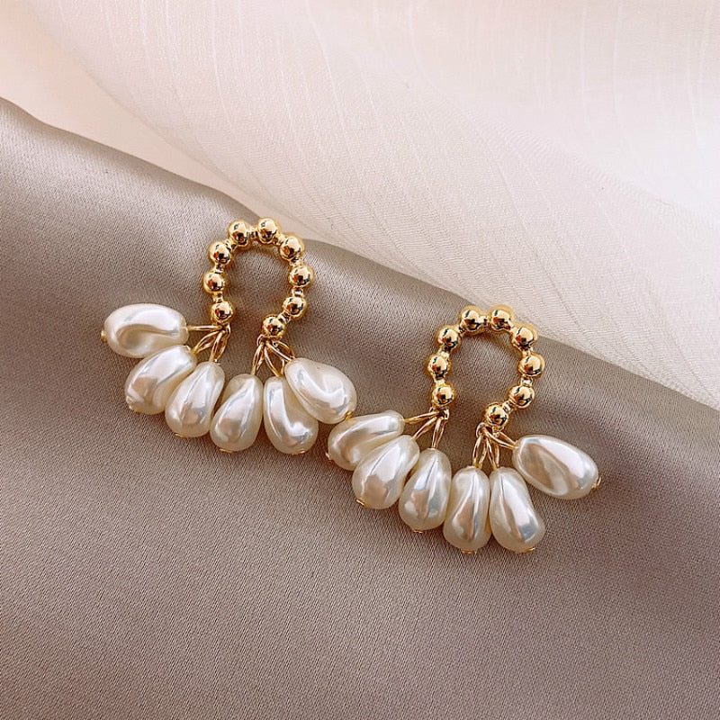 Boucles d’oreilles pendantes perles baroques plaqué or – Lise