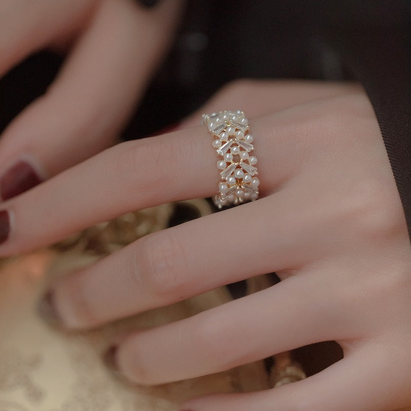 Bague fine or perles blanches – Lila
