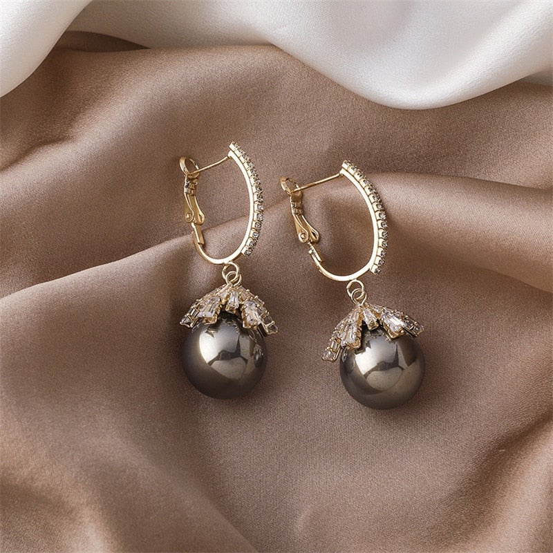 Boucles d’oreilles pendantes perle beige plaqué or – Lila