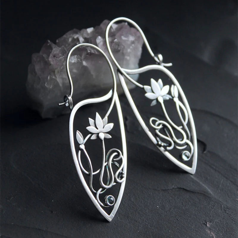 Boucles d’oreilles pendantes feuille argent pierres noires – Lila