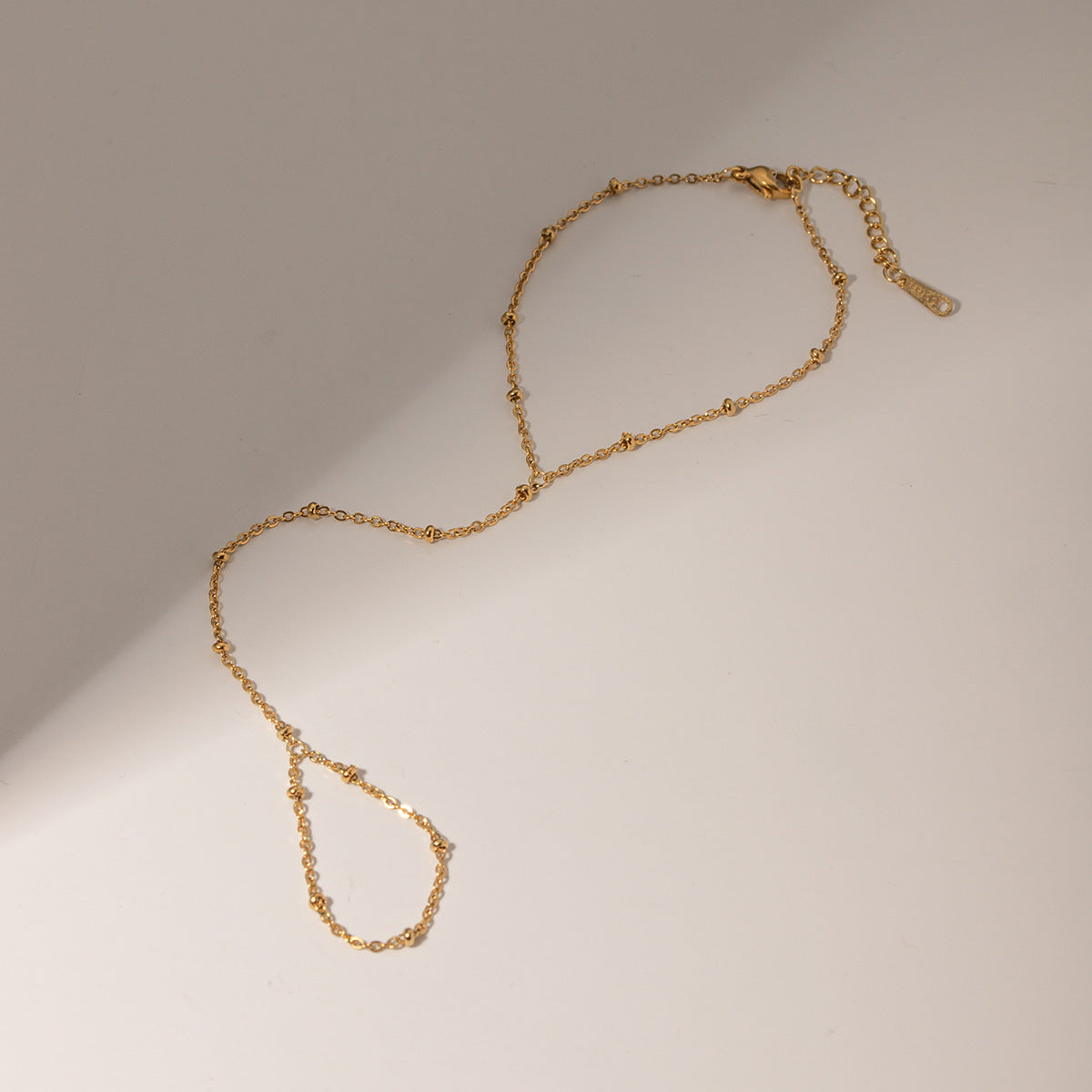Bracelet chaîne or minimaliste extension doigt – Léo