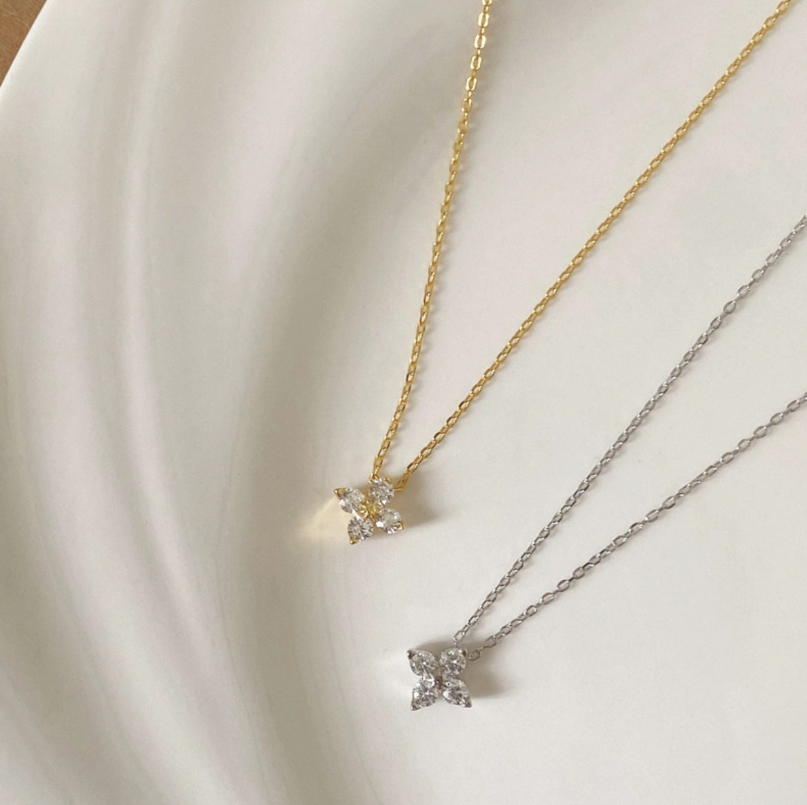 Collier pendentif fleur cristal Or – Léa
