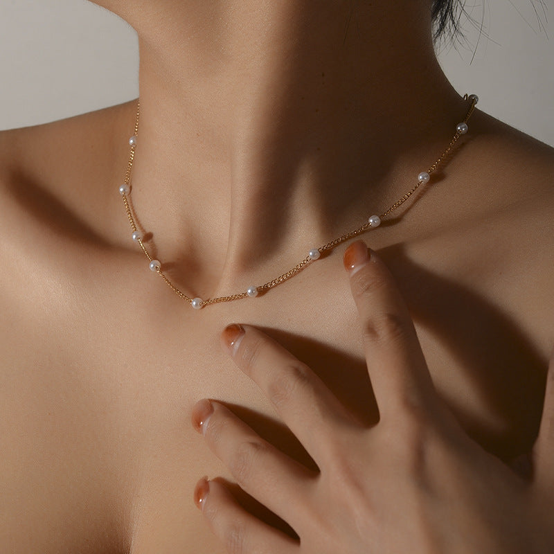 Collier chaîne fine or perles blanches – Lise