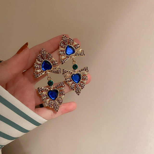 Boucles d’oreilles pendantes cœur bleu cristaux – Lila