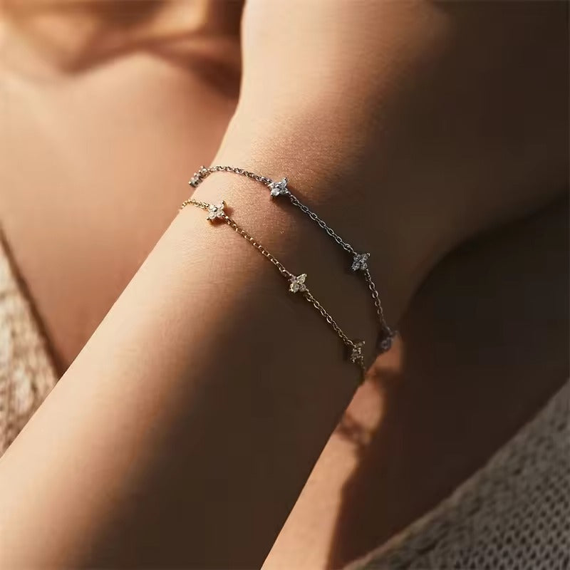 Bracelet fin floral cristaux plaqué or – Mia