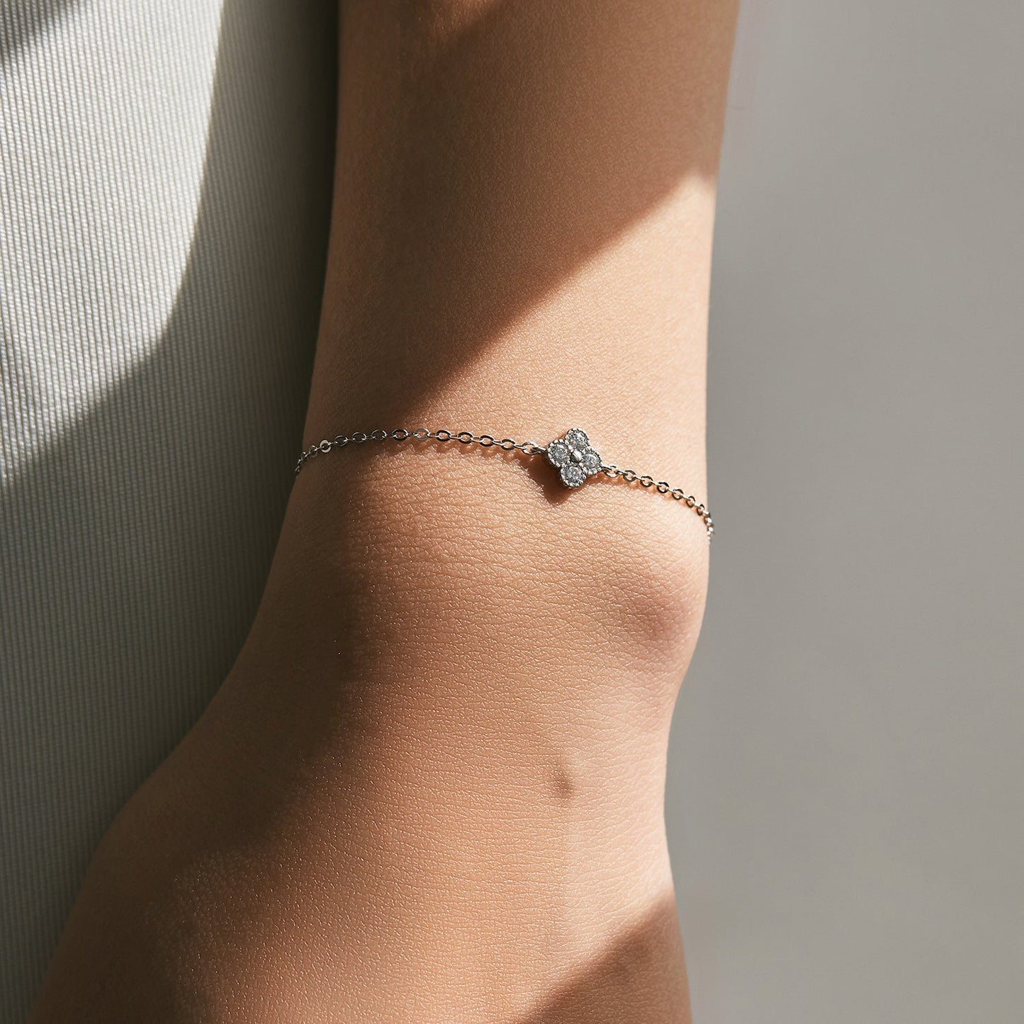 Bracelet pendentif trèfle argent zircon – Léo