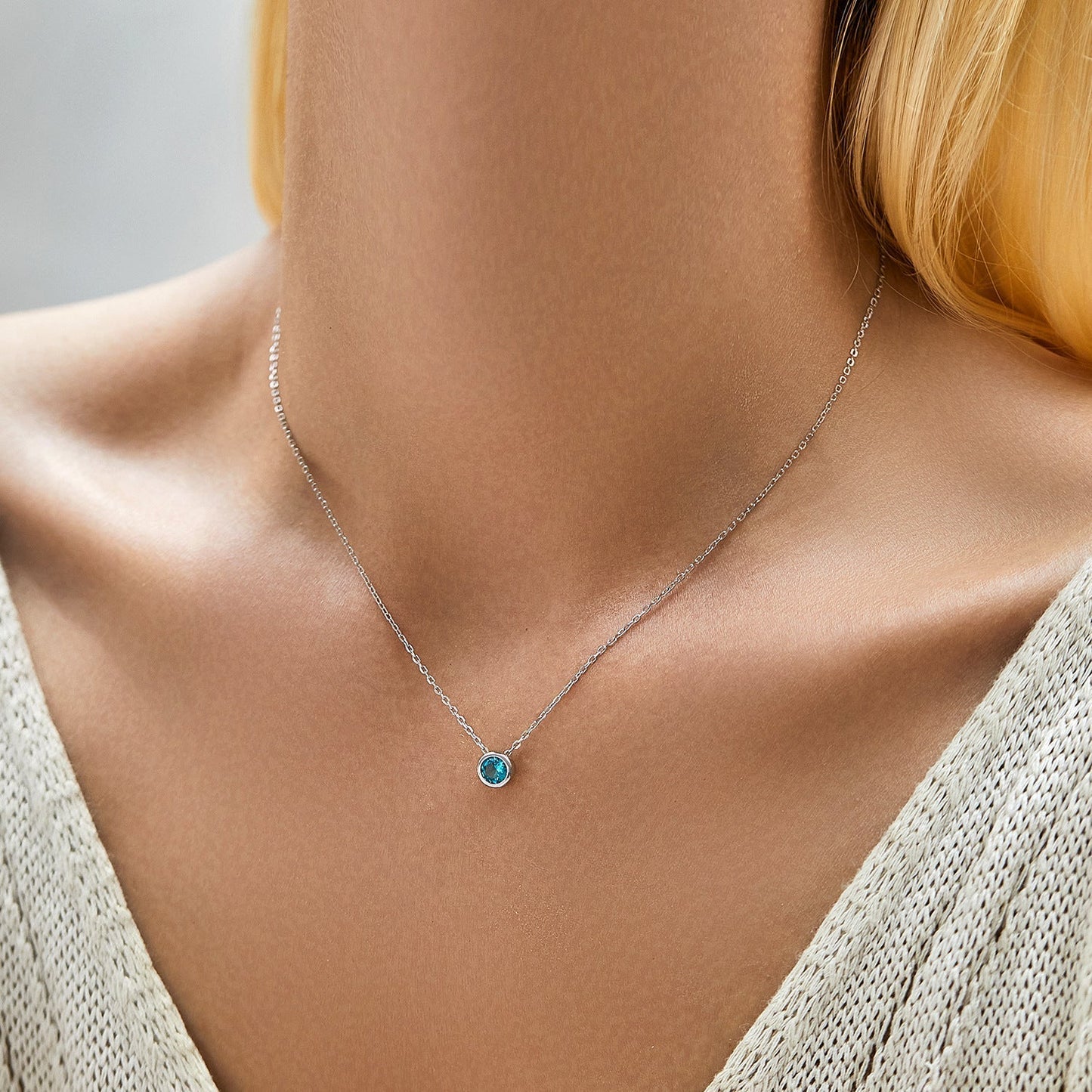 Collier pendentif argent pierre ronde bleue – Amira