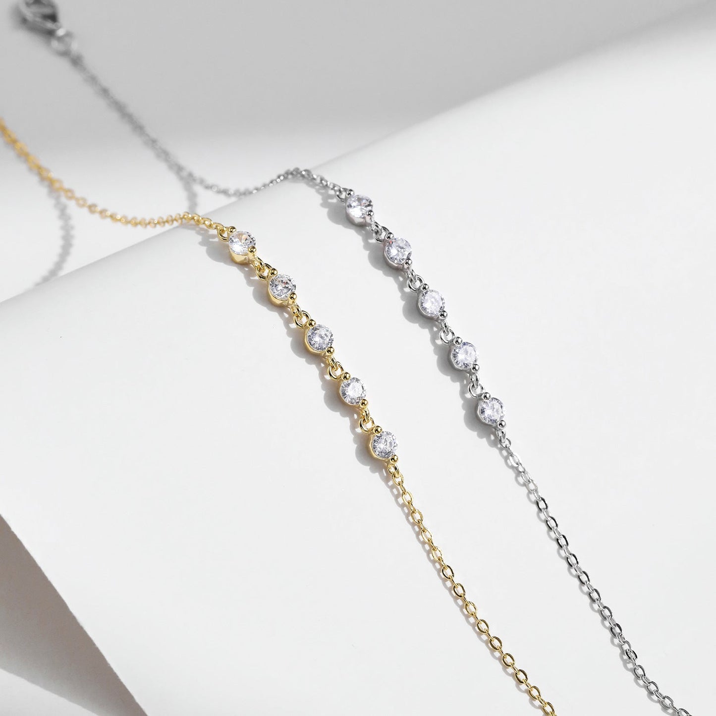 Bracelet chaîne fine pierres transparentes argent – Lila