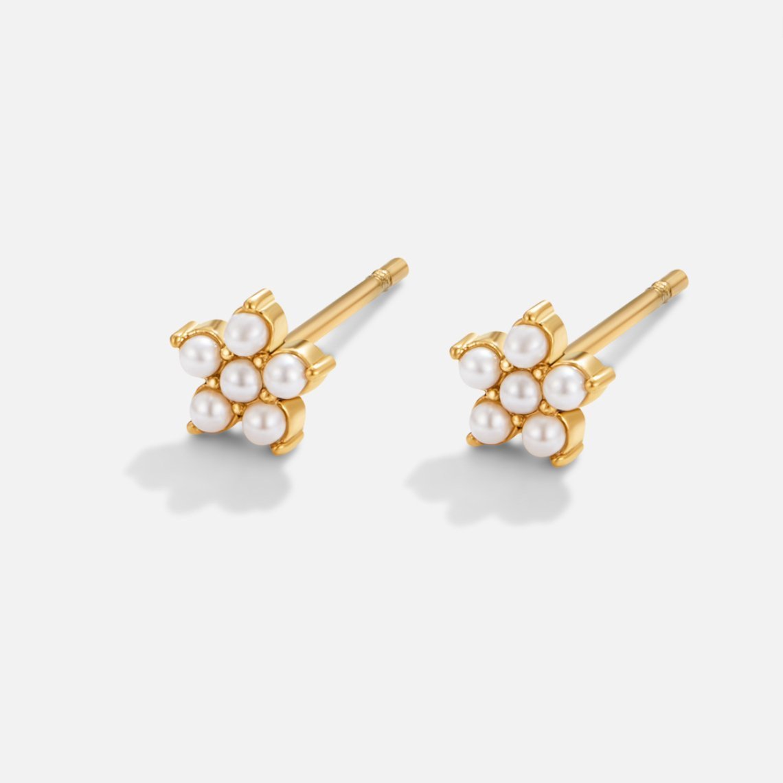 Clous d’oreilles fleur perle blanche or – Lila