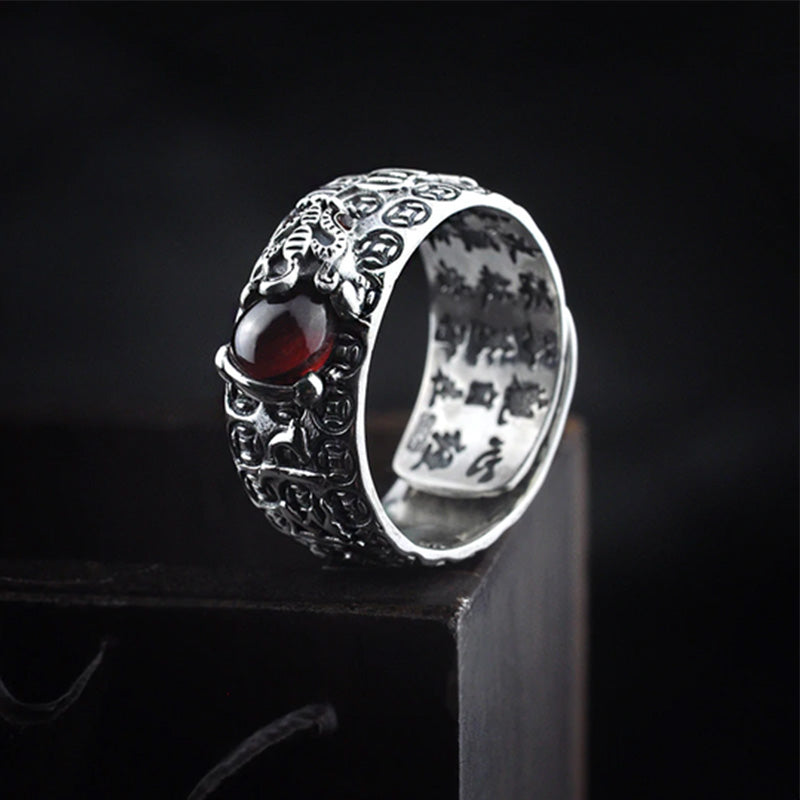 Bague argentée gravée grenat rouge – Léo