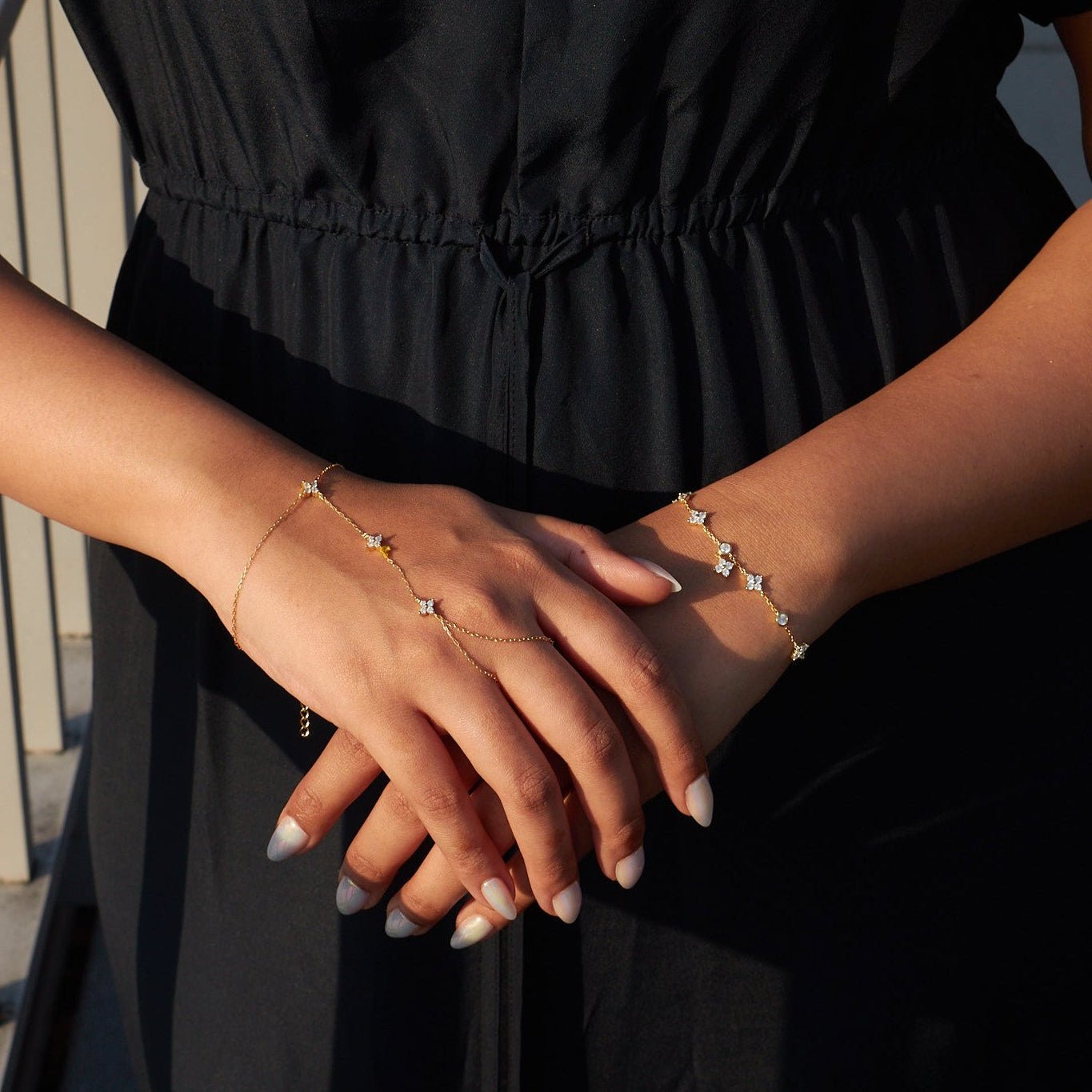 Bracelet chaînes fines doré floral pierres – Lila