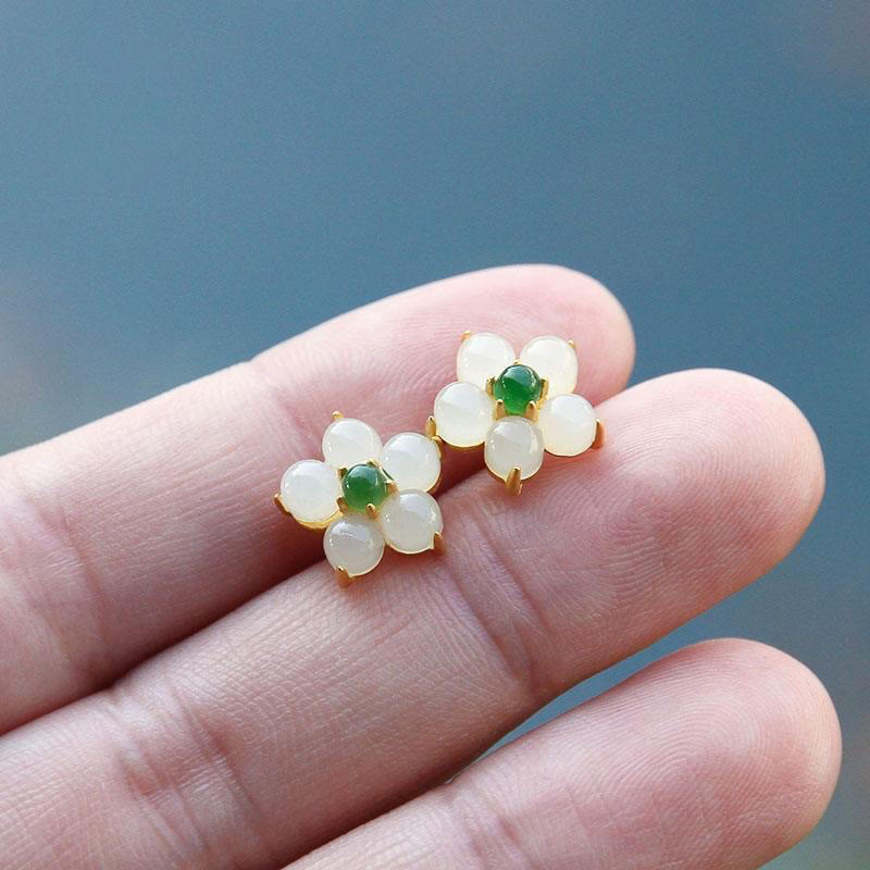 Clous d’oreilles fleur jade blanc vert plaqué or – Léo