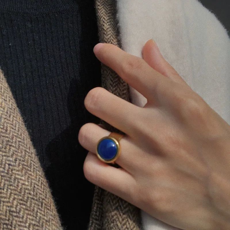 Bague cabochon opale bleue or – Lise