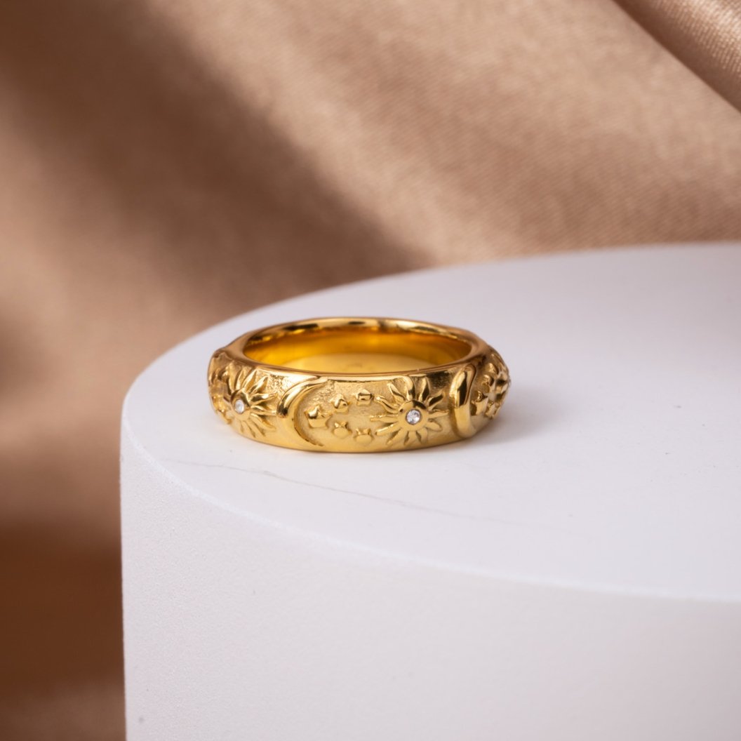 Bague ornements célestes or pierre claire – Éloïse