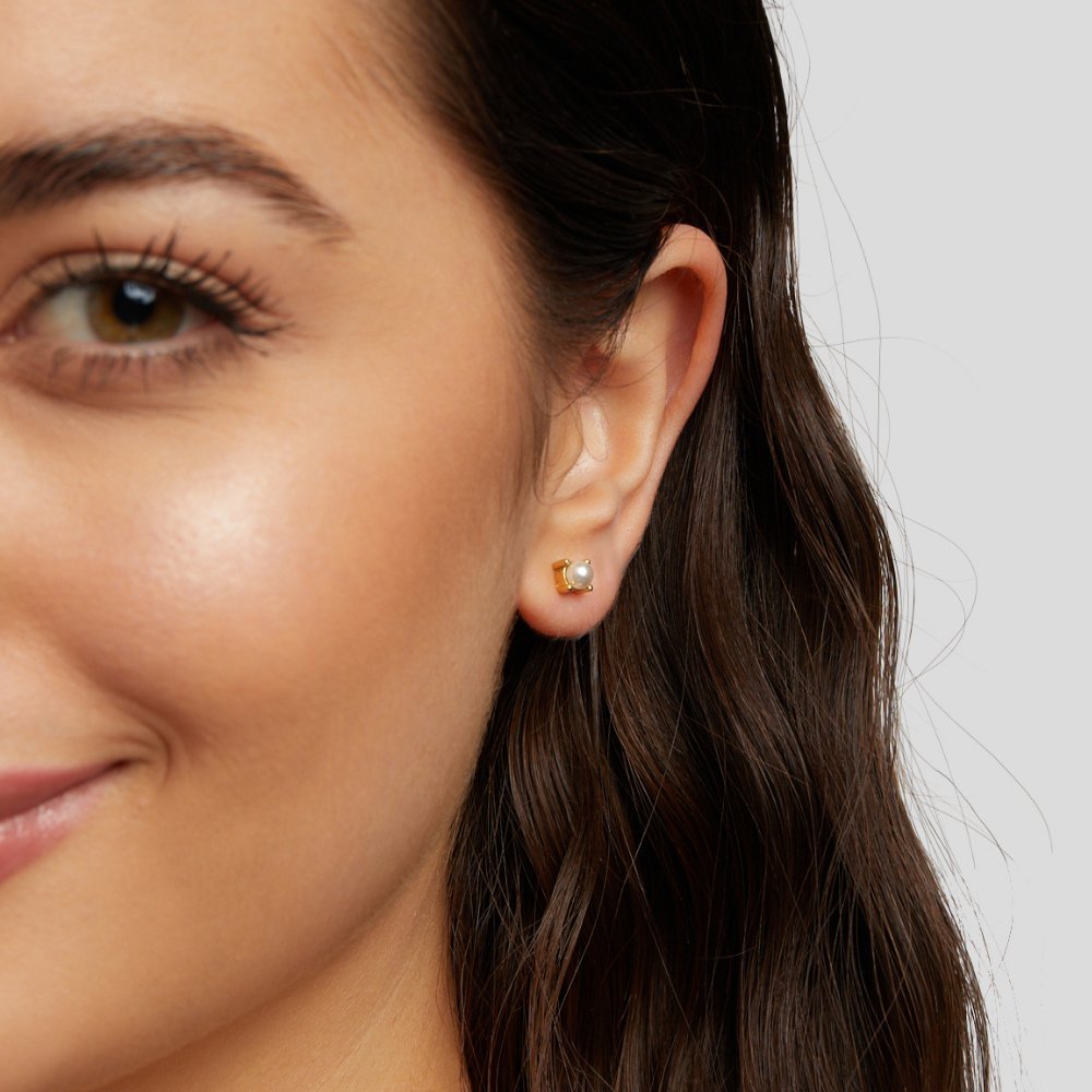 Clous d’oreilles or perle centrale – Emy