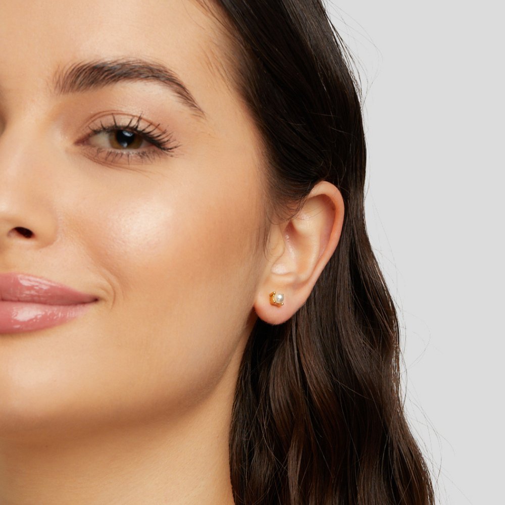 Clous d’oreilles or perle centrale – Emy