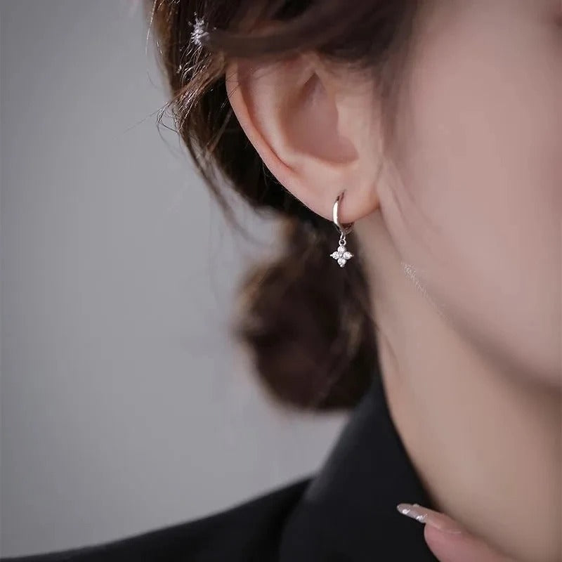 Boucles d'oreilles à quatre feuilles avec zircon