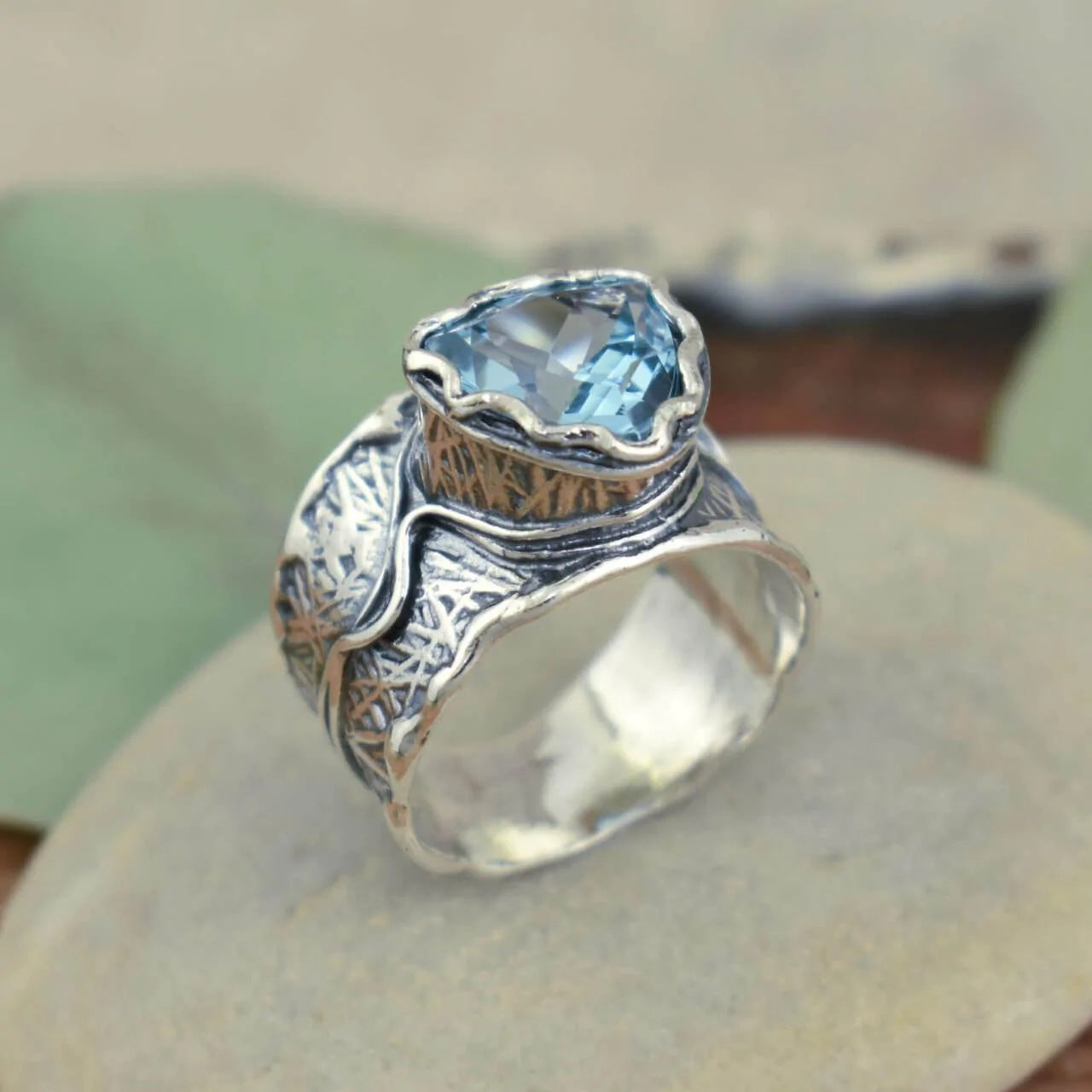 Bague cœur pierre bleue argent gravée – Léo