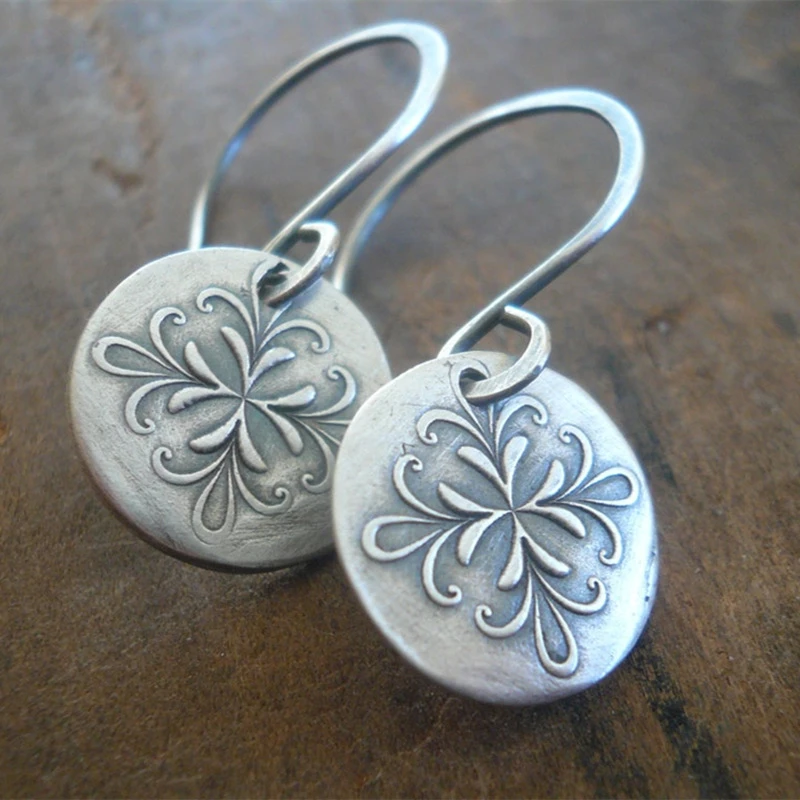 Boucles d’oreilles rondes argent gravées – Léo