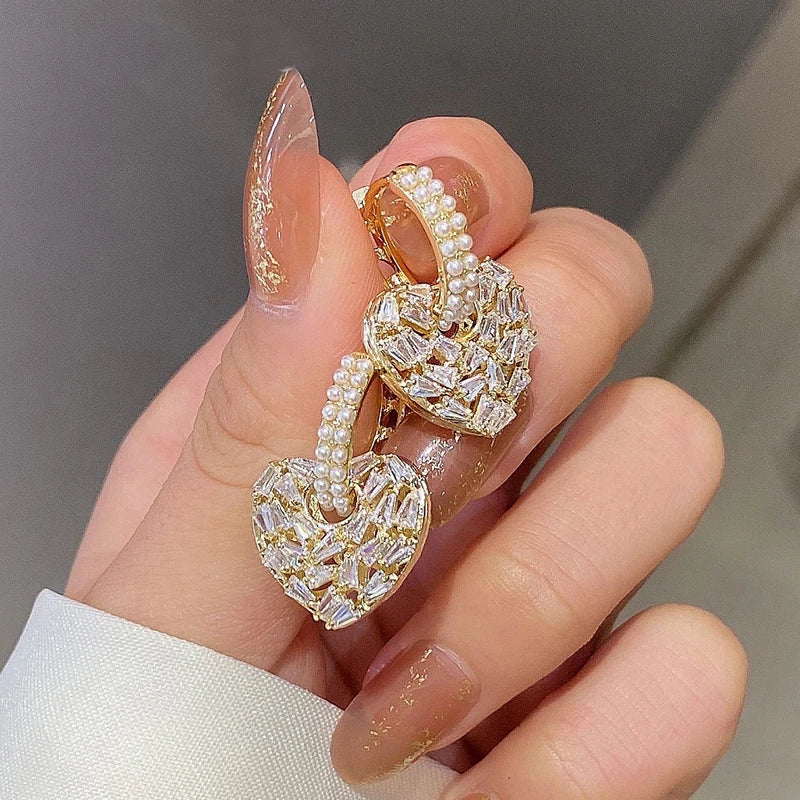 Boucles d’oreilles pendantes cœur plaqué or perles – Lila