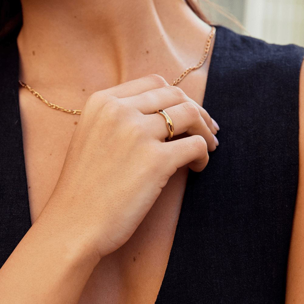 Bague ondulée minimaliste Or – Lila