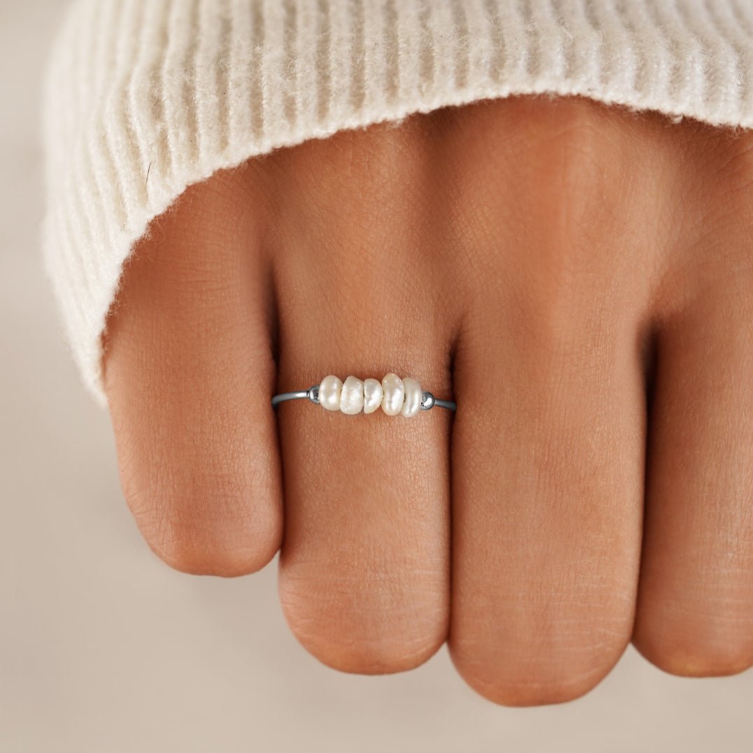 Bague fine argent perles blanches irrégulières – Léa