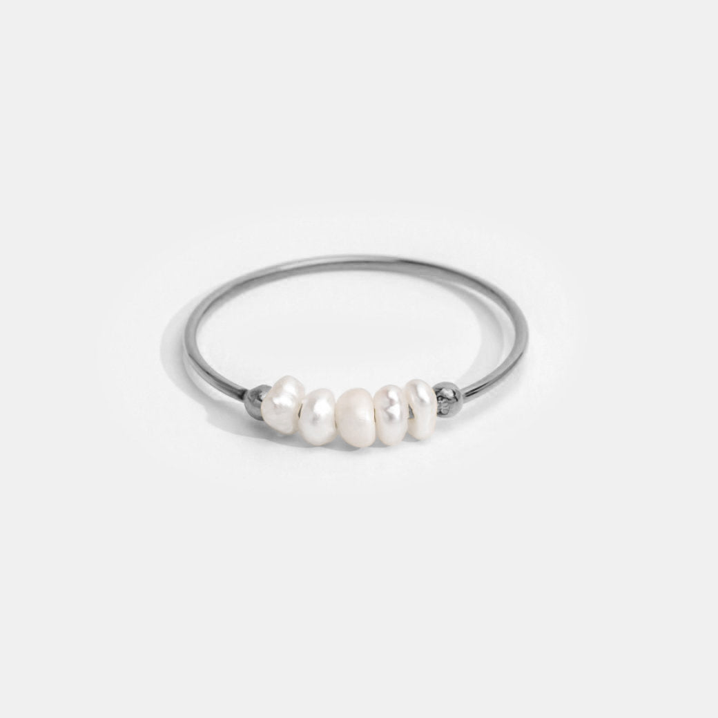 Bague fine argent perles blanches irrégulières – Léa