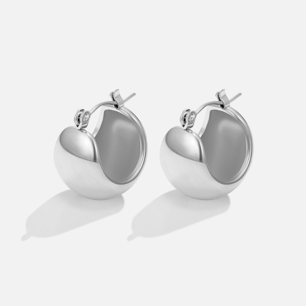 Bouclette d’oreille arrondie argent lisse – Lila