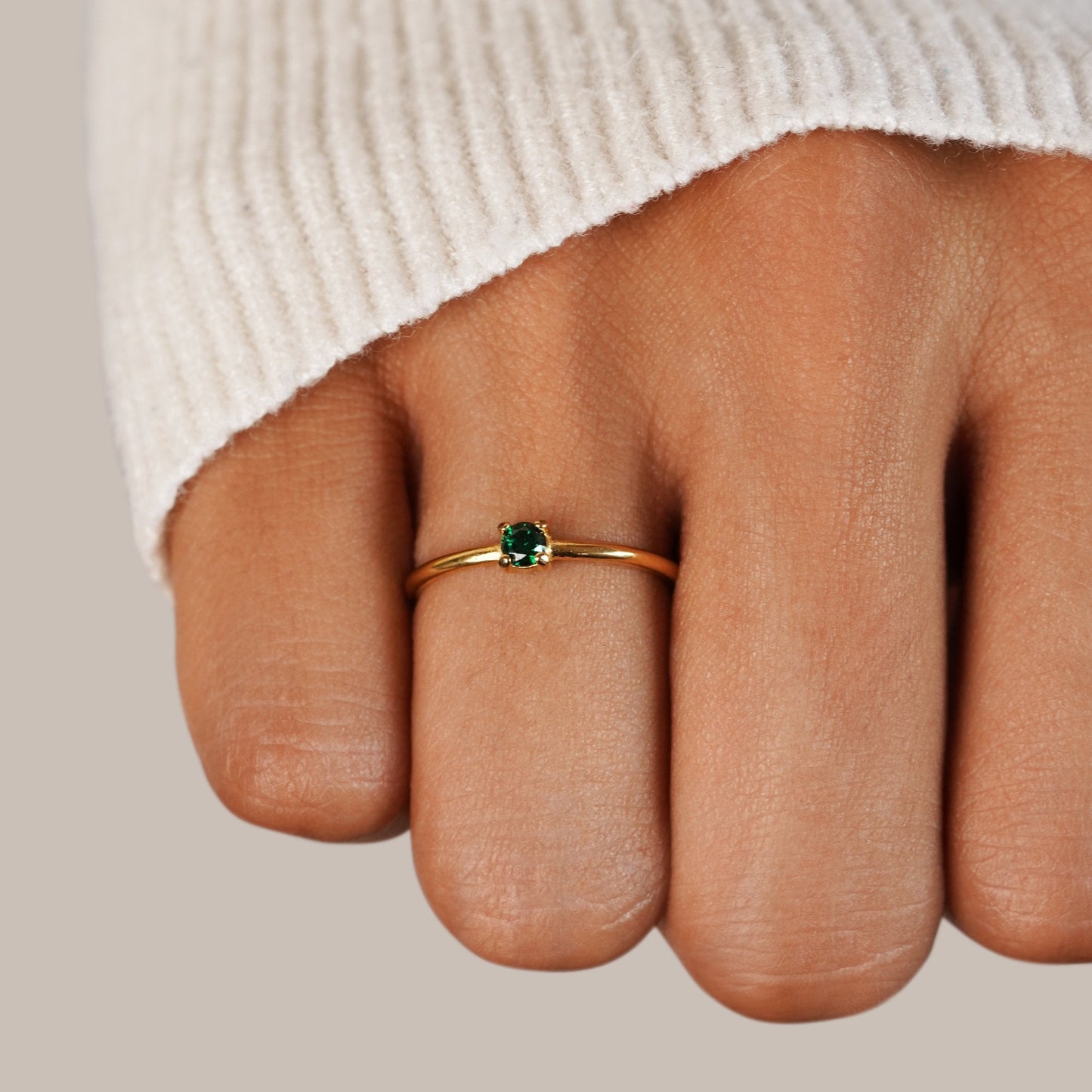 Bague fine solitaire or pierre verte – Lise