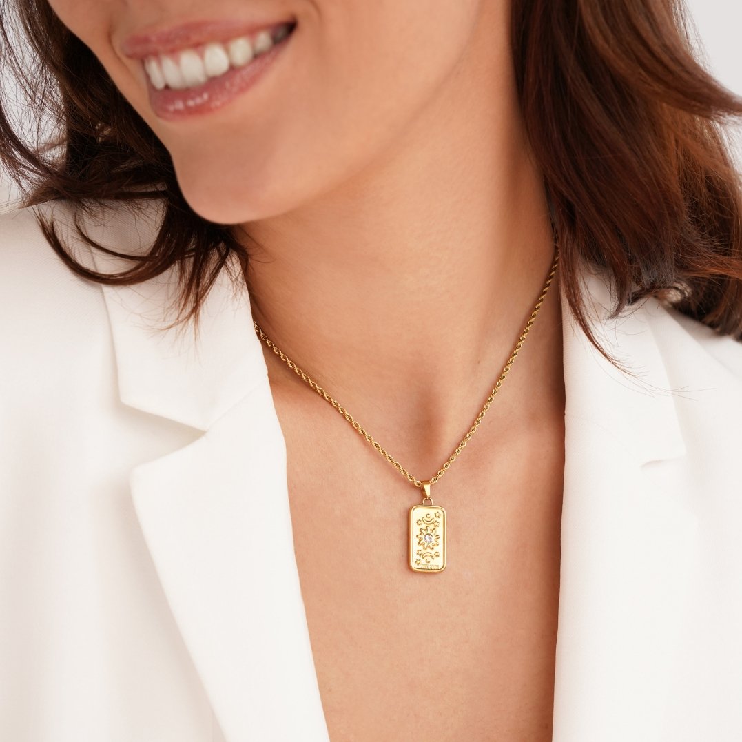 Collier pendentif floral rectangulaire plaqué or – Léa