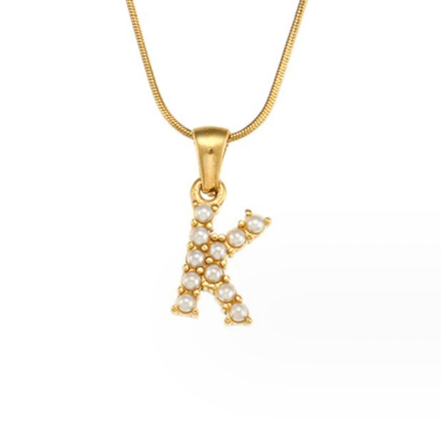 Collier doré avec pendentif lettre Perle – Sanne