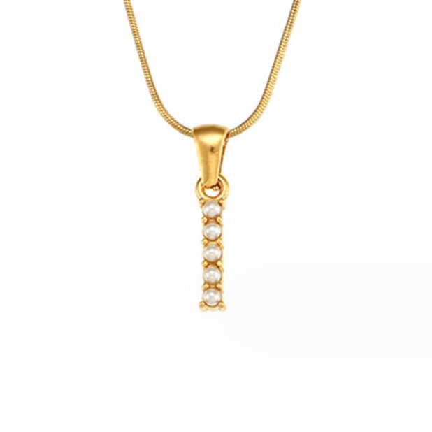 Collier doré avec pendentif lettre Perle – Sanne