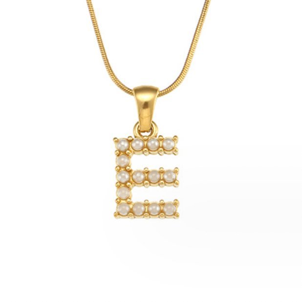Collier doré avec pendentif lettre Perle – Sanne