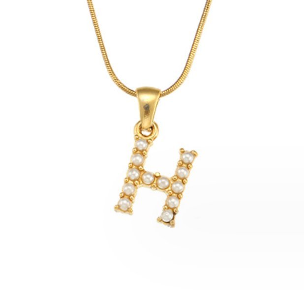 Collier doré avec pendentif lettre Perle – Sanne