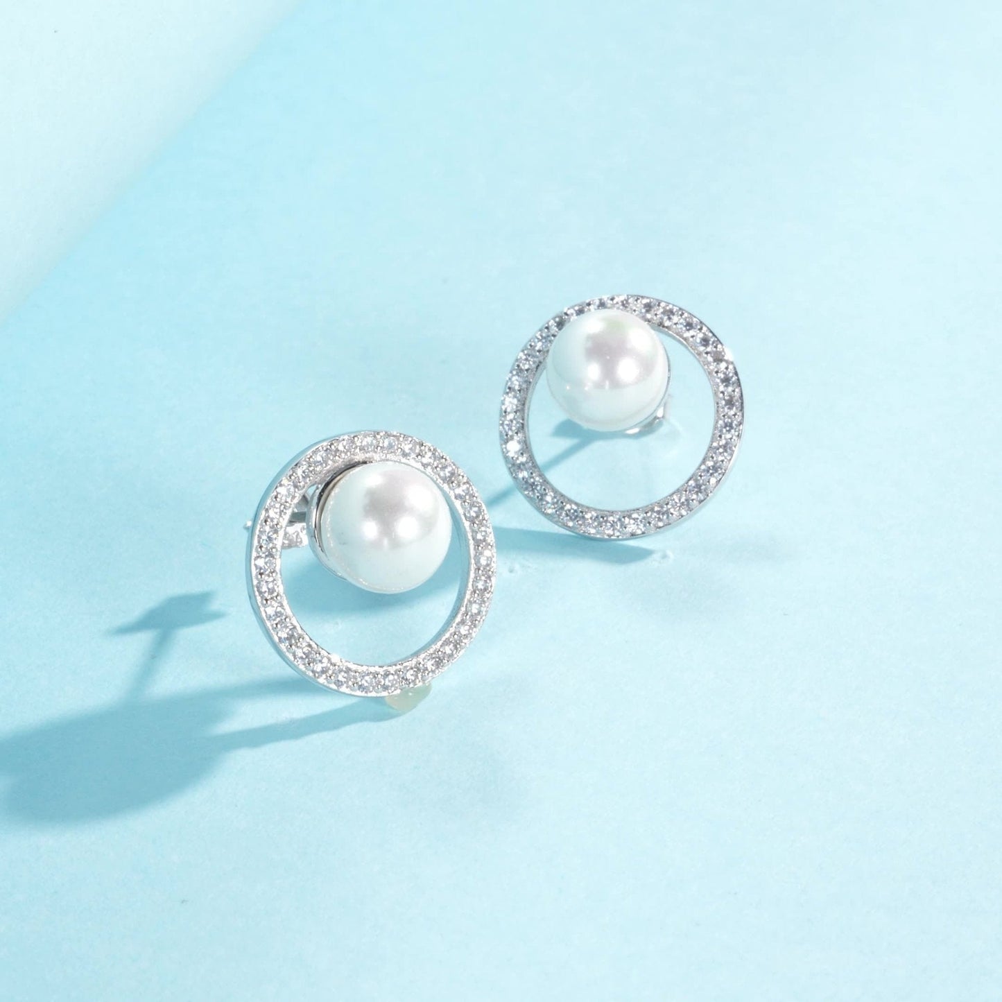 Clous d’oreilles cercle cristal perle argent – Lila