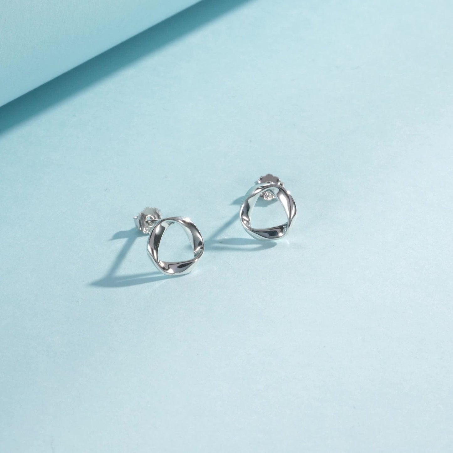 Clous d’oreilles cercle ouvert argent – Lise