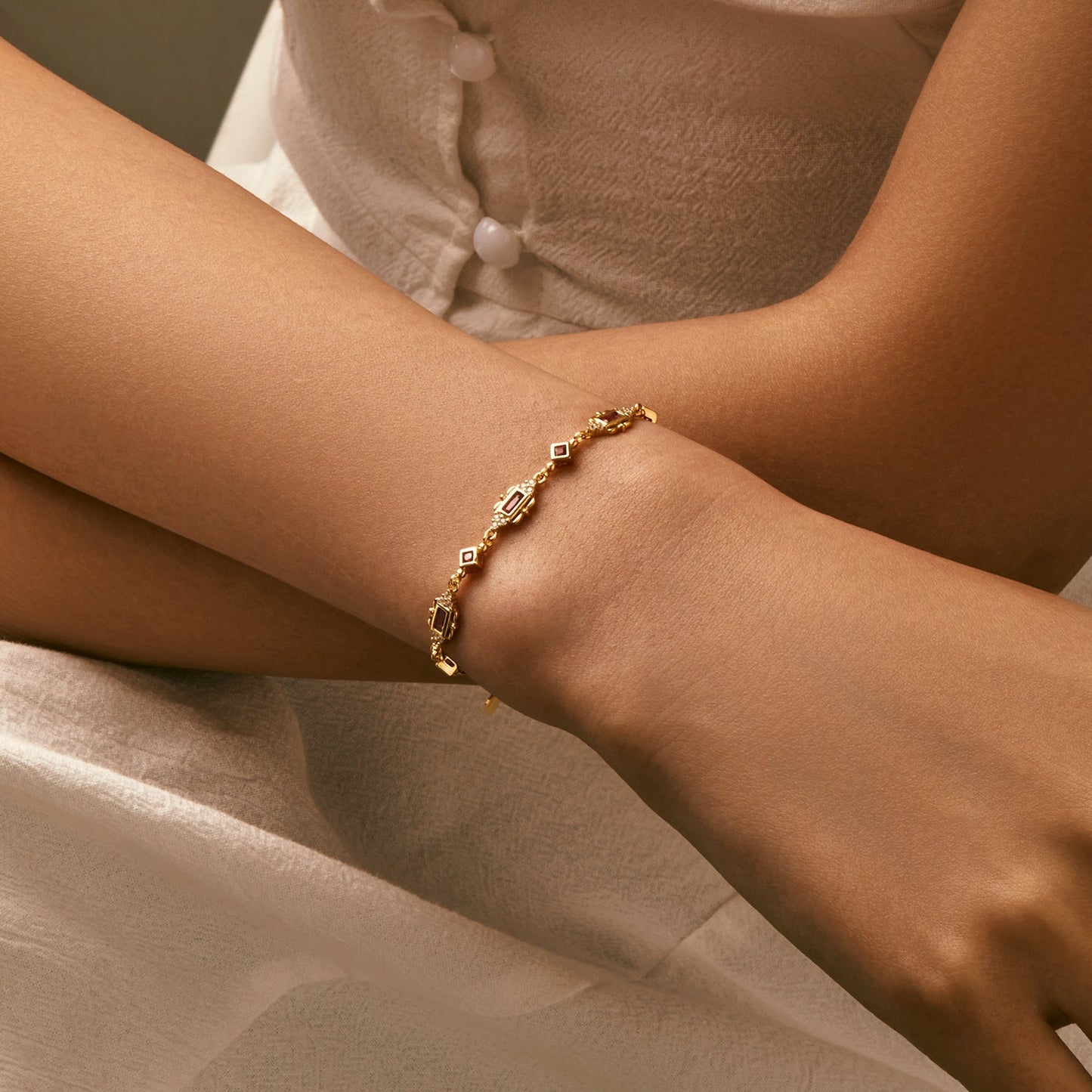 Bracelet maillons losange doré sertis – Léo