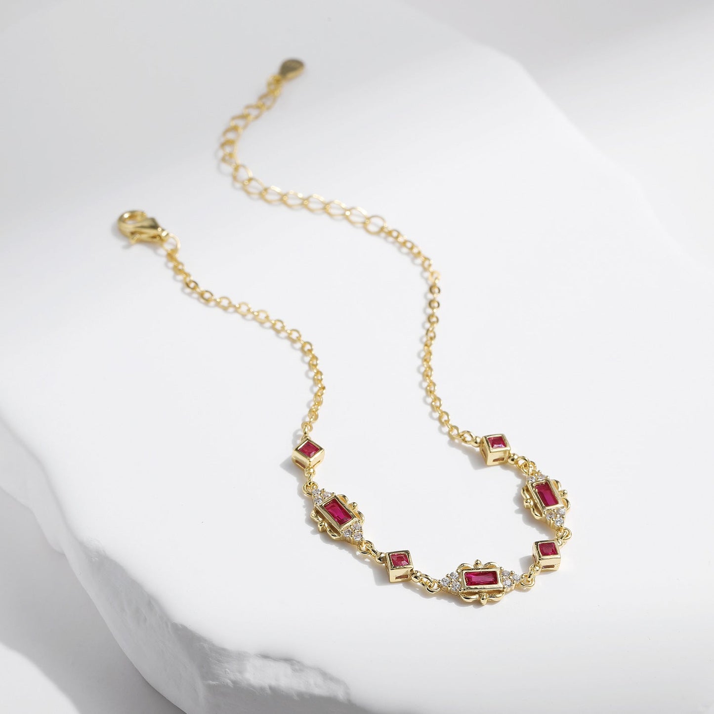 Bracelet maillons losange doré sertis – Léo