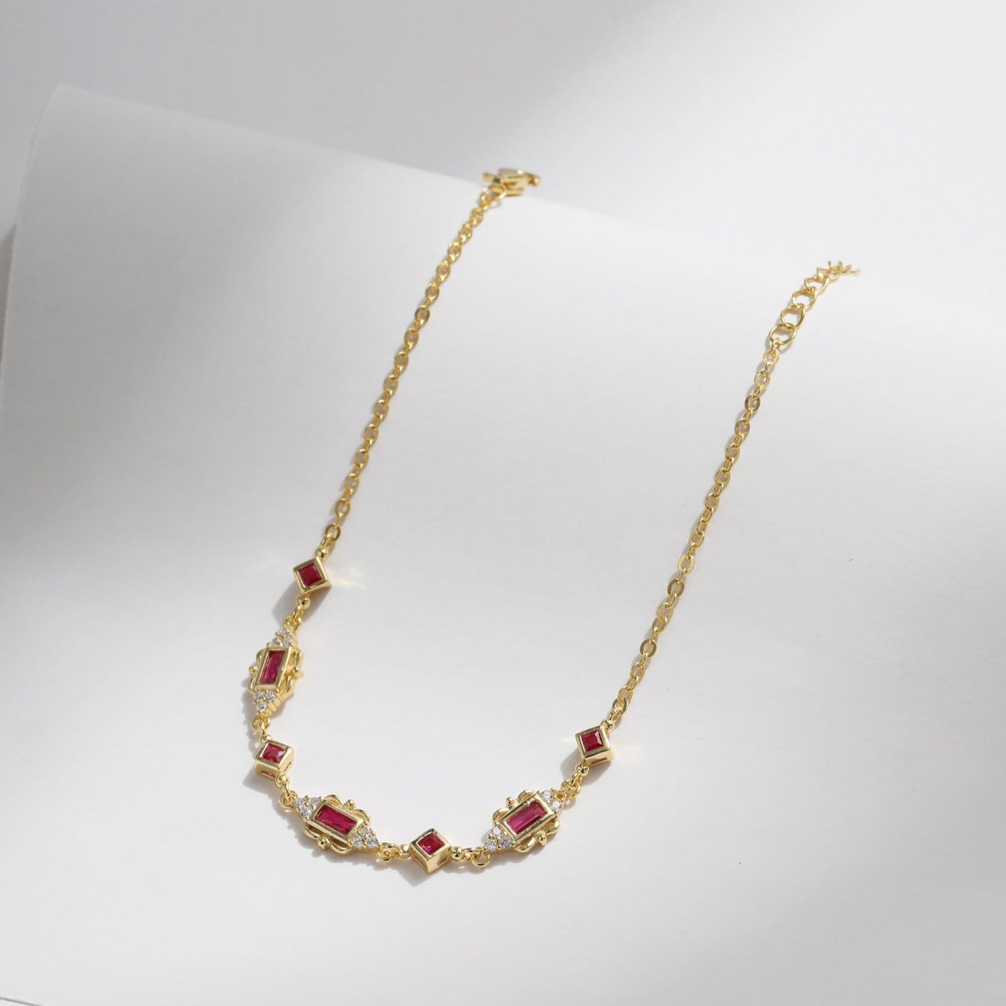 Bracelet maillons losange doré sertis – Léo
