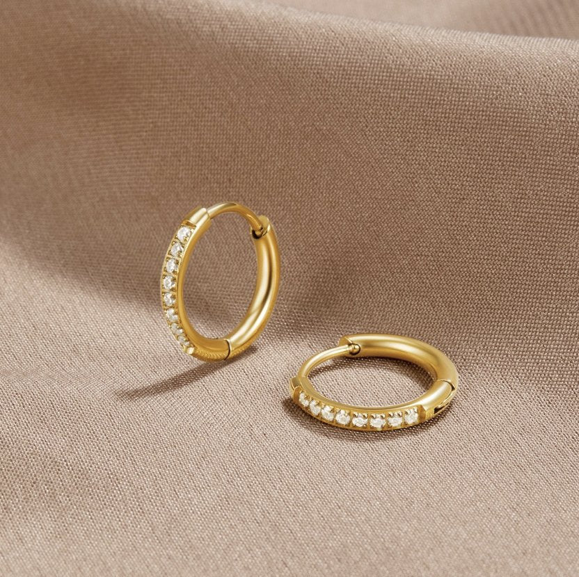 Demi-créoles plaqué or pierres claires – Lila